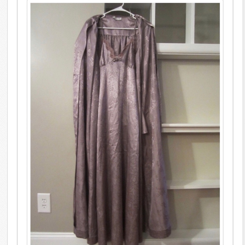 Elegant Christian Dior Robe & Nightgown Set